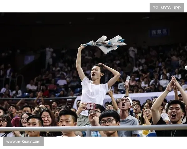 全明星赛观众呼声“Pay Them”淹没联盟主席发言。